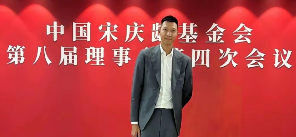 ??易建聯(lián)出席宋慶齡基金會(huì)會(huì)議 五個(gè)月來(lái)首次公開(kāi)露面