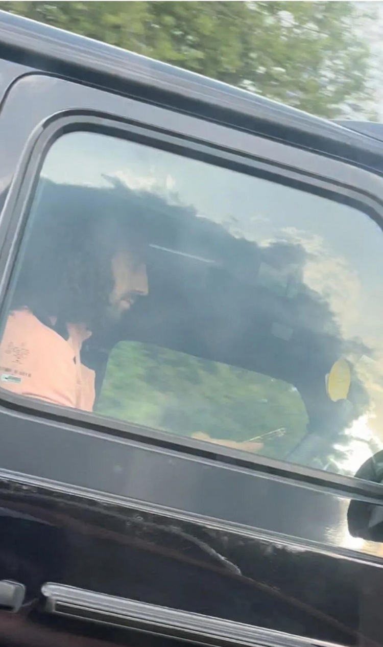 罰200英鎊、駕照扣6分！庫庫雷利亞被拍到開車看手機