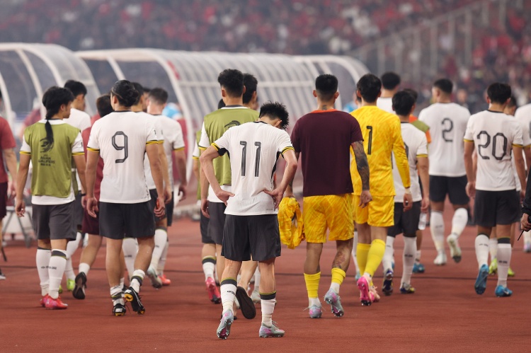 足球報：國足選帥難度大，建議接軌主流、全面研判、提升預(yù)算