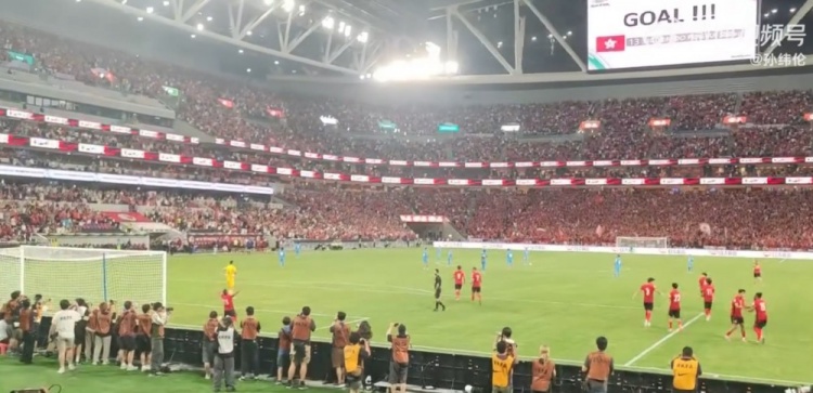 亞預(yù)賽中國香港主場1-0絕殺印度，42570名球迷現(xiàn)場觀戰(zhàn)創(chuàng)歷史新高