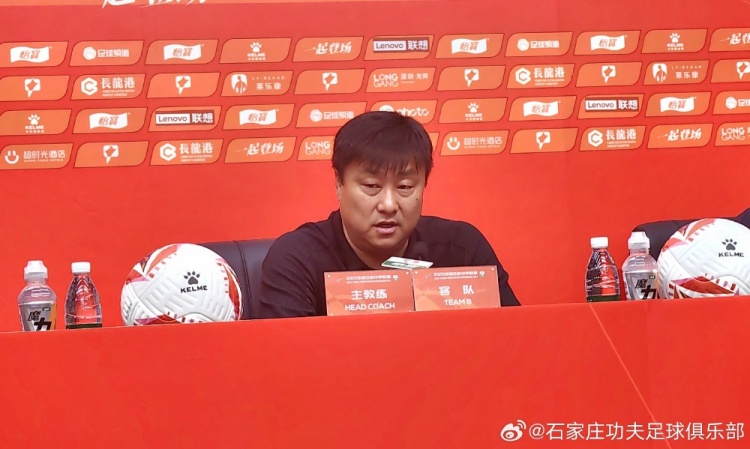 張輝：開場第6分鐘和第12分鐘，這兩個失球?qū)η蜿爜碚f是一個災(zāi)難