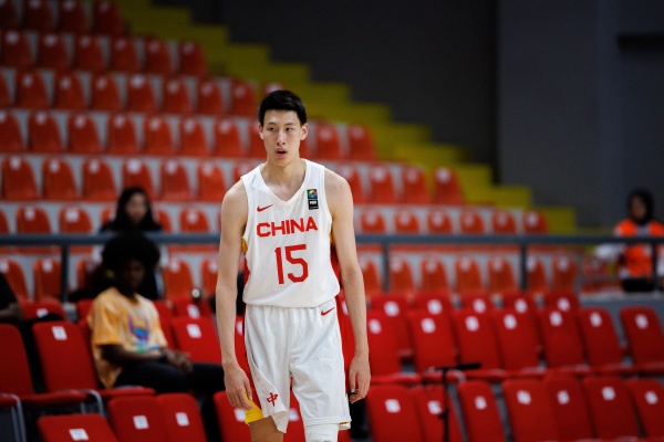 麥穗豐：中國(guó)U19男籃在進(jìn)攻終結(jié)的穩(wěn)定性方面有提升空間