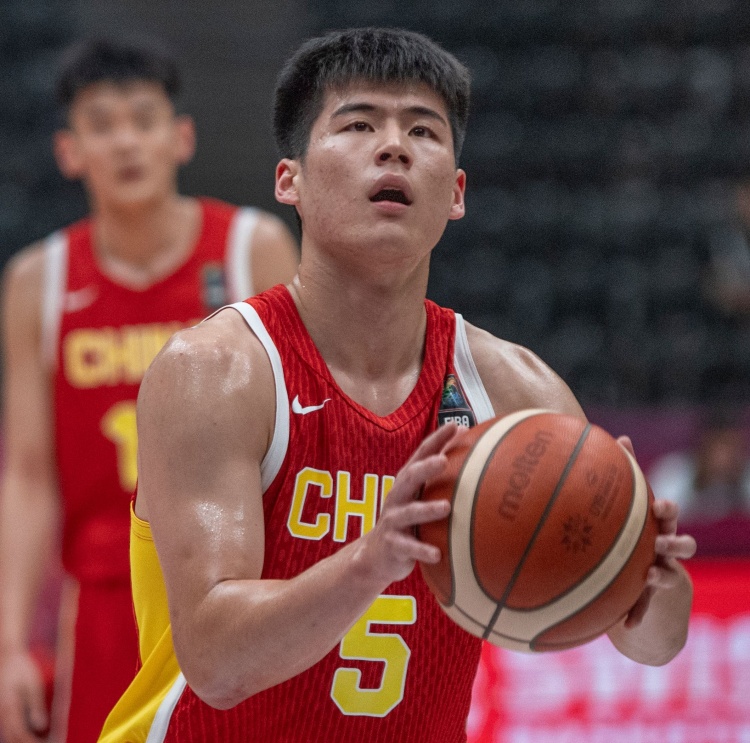 麥穗豐：陳家政可能是中國(guó)U19男籃在世界杯的最大收獲 得分穩(wěn)定