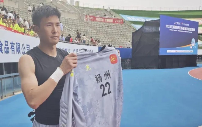 蘇州東吳門將李新宇19日中甲比賽結(jié)束后，20日將馳援蘇超揚州隊