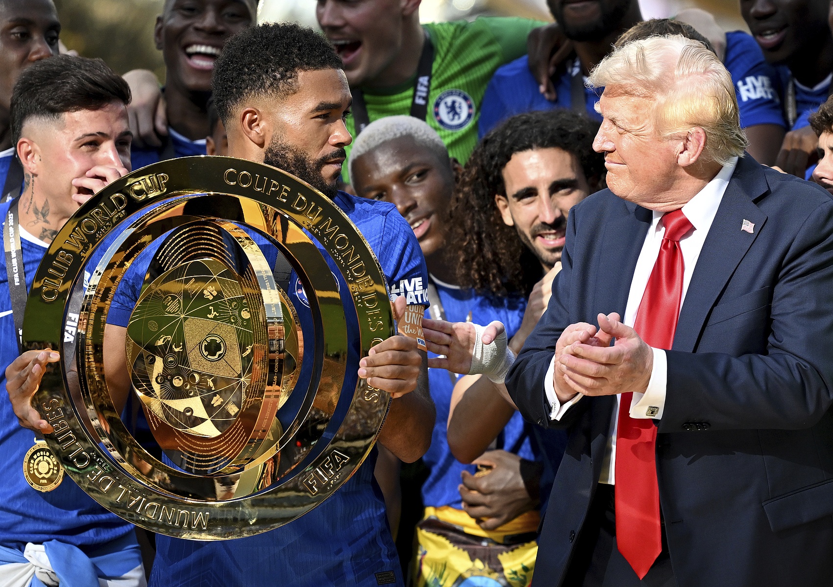 馬卡：特朗普考慮頒布法令，讓足球在美國從soccer改稱為football