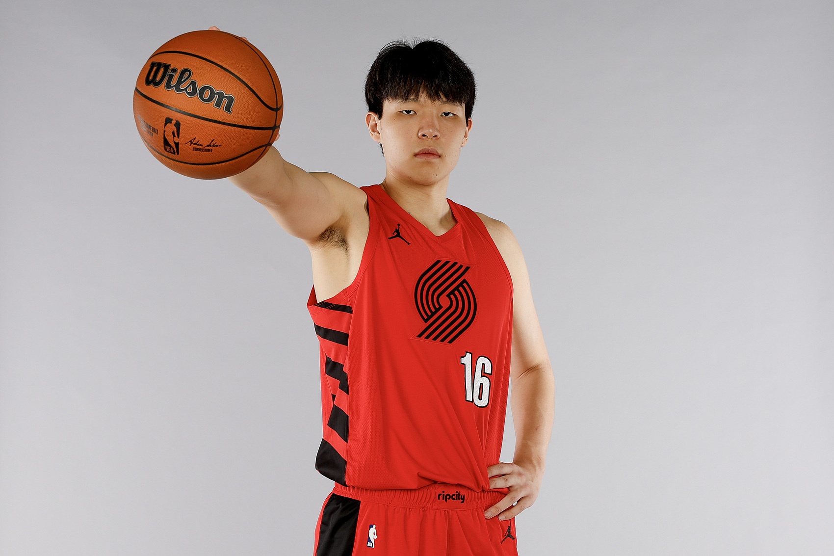 媒體人：楊瀚森這幾場的適應能力真不錯 總是困難開局先抑后揚