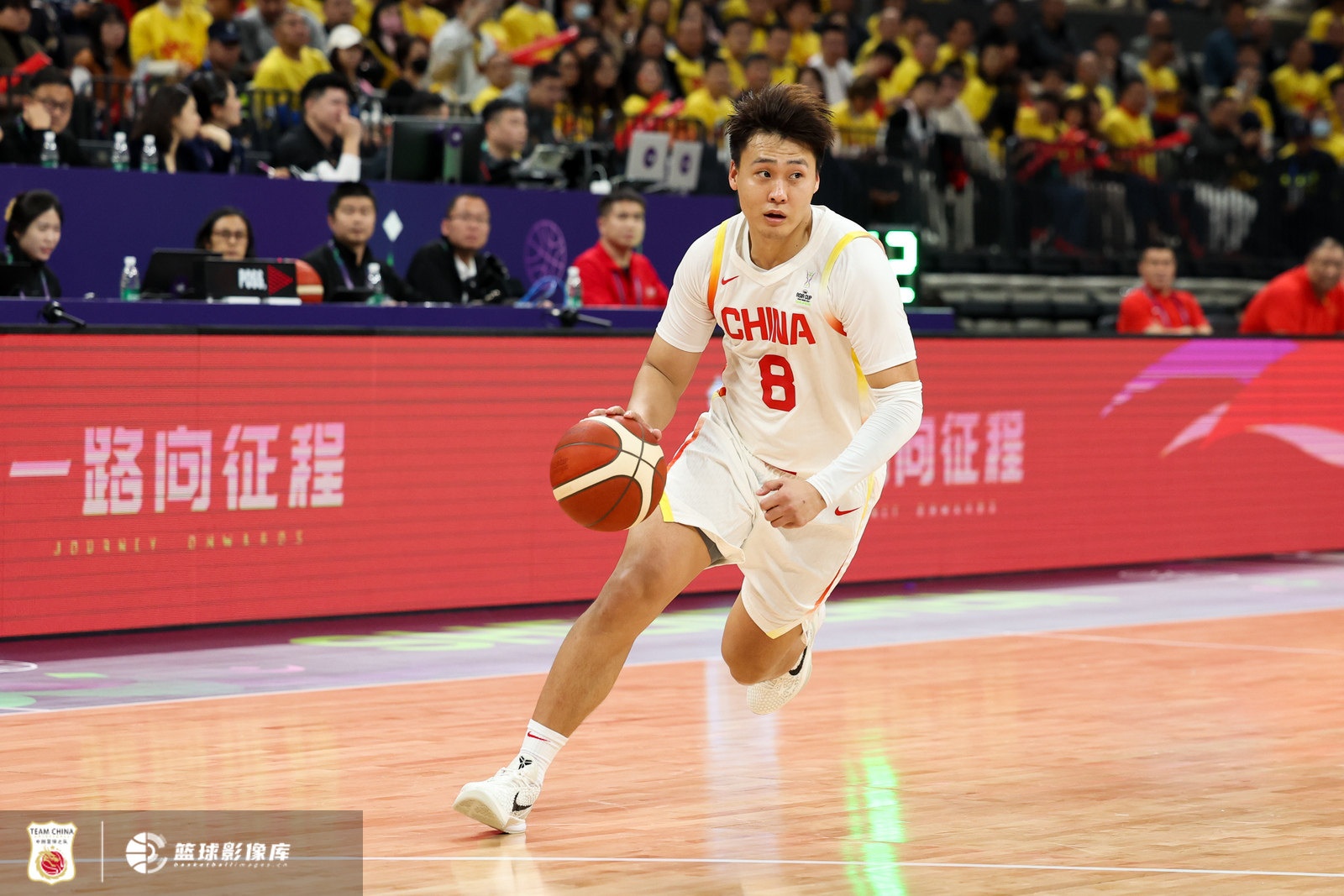 外線占優(yōu)！中國男籃半場三分12中5 委內(nèi)瑞拉則是6中2