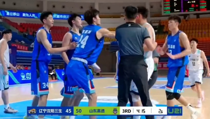 完全控制不住??！遼寧&山東U21男籃大規(guī)模沖突 比賽提前結(jié)束...