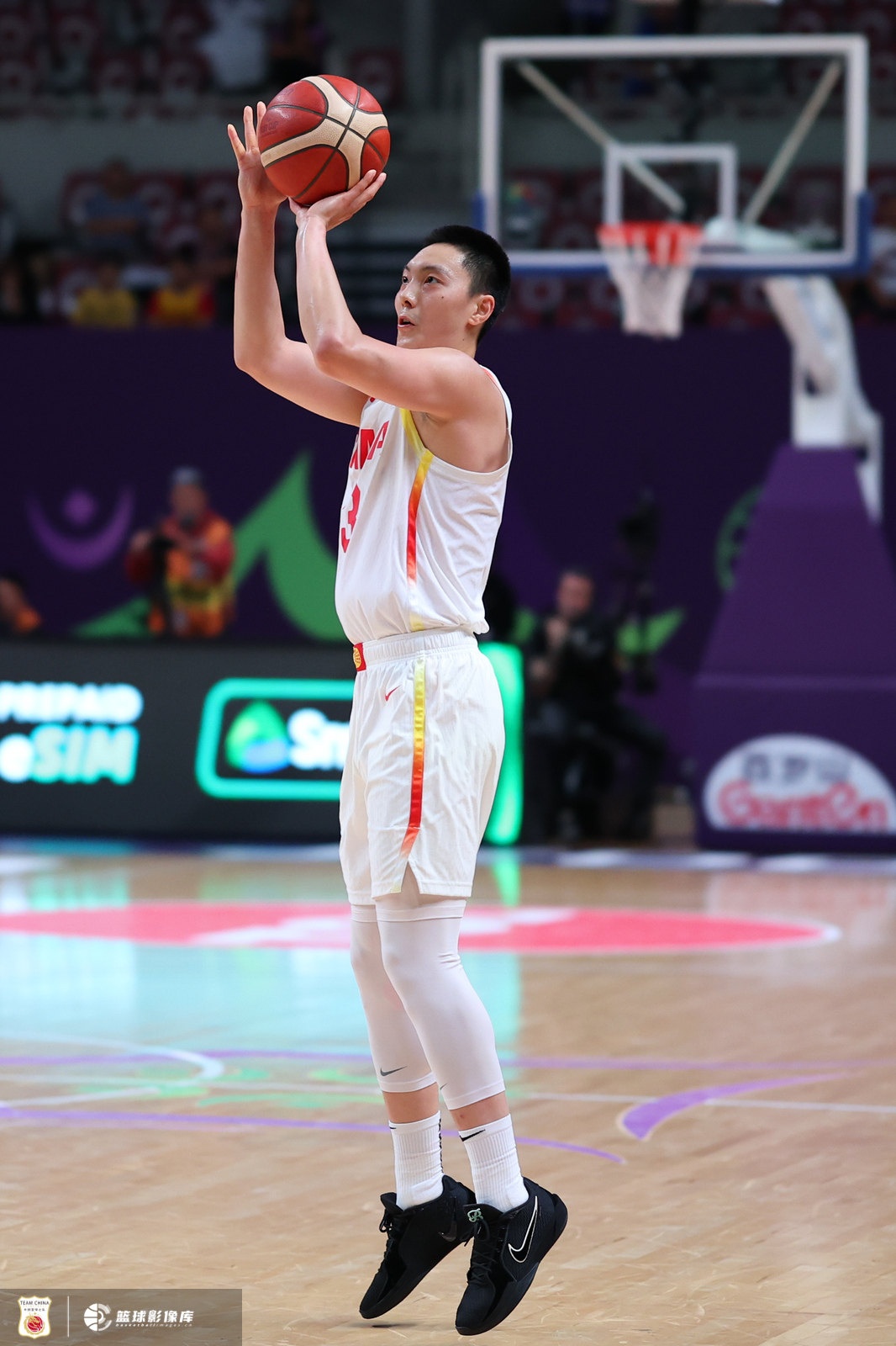 手感回暖！胡明軒首節(jié)4分鐘2投2中貢獻(xiàn)5分 三分1中1