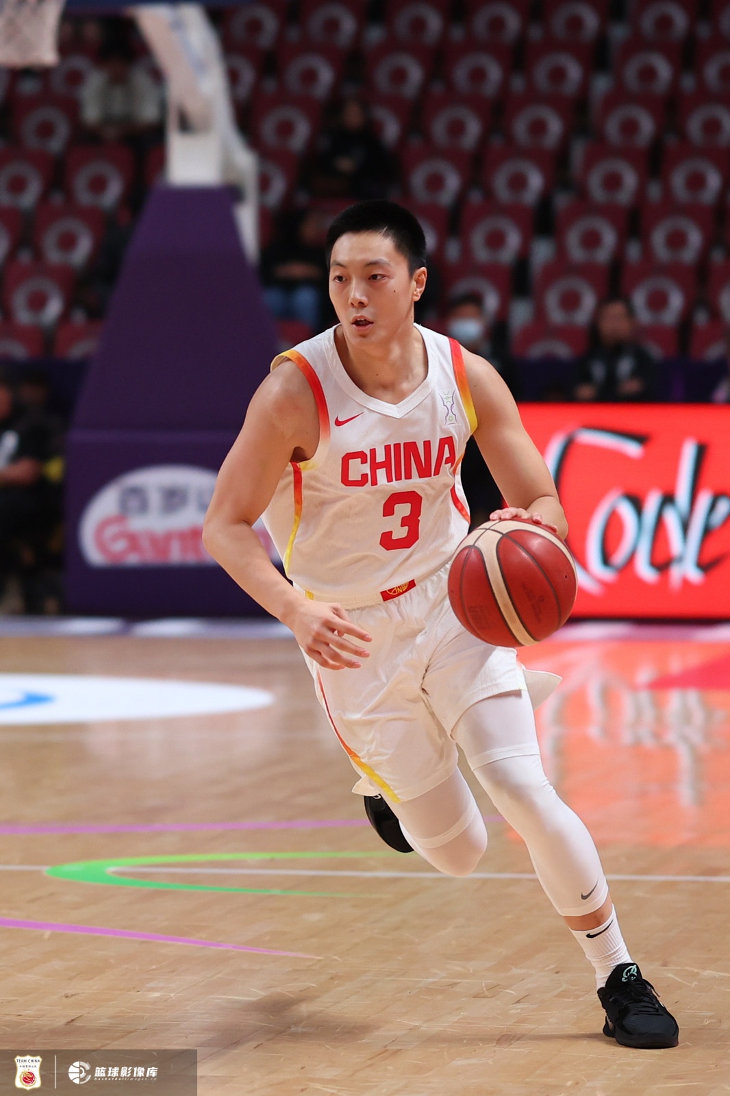 牌面拉滿！央視晚間新聞播報男籃戰(zhàn)報 但念錯名字讀成胡明汗hàn