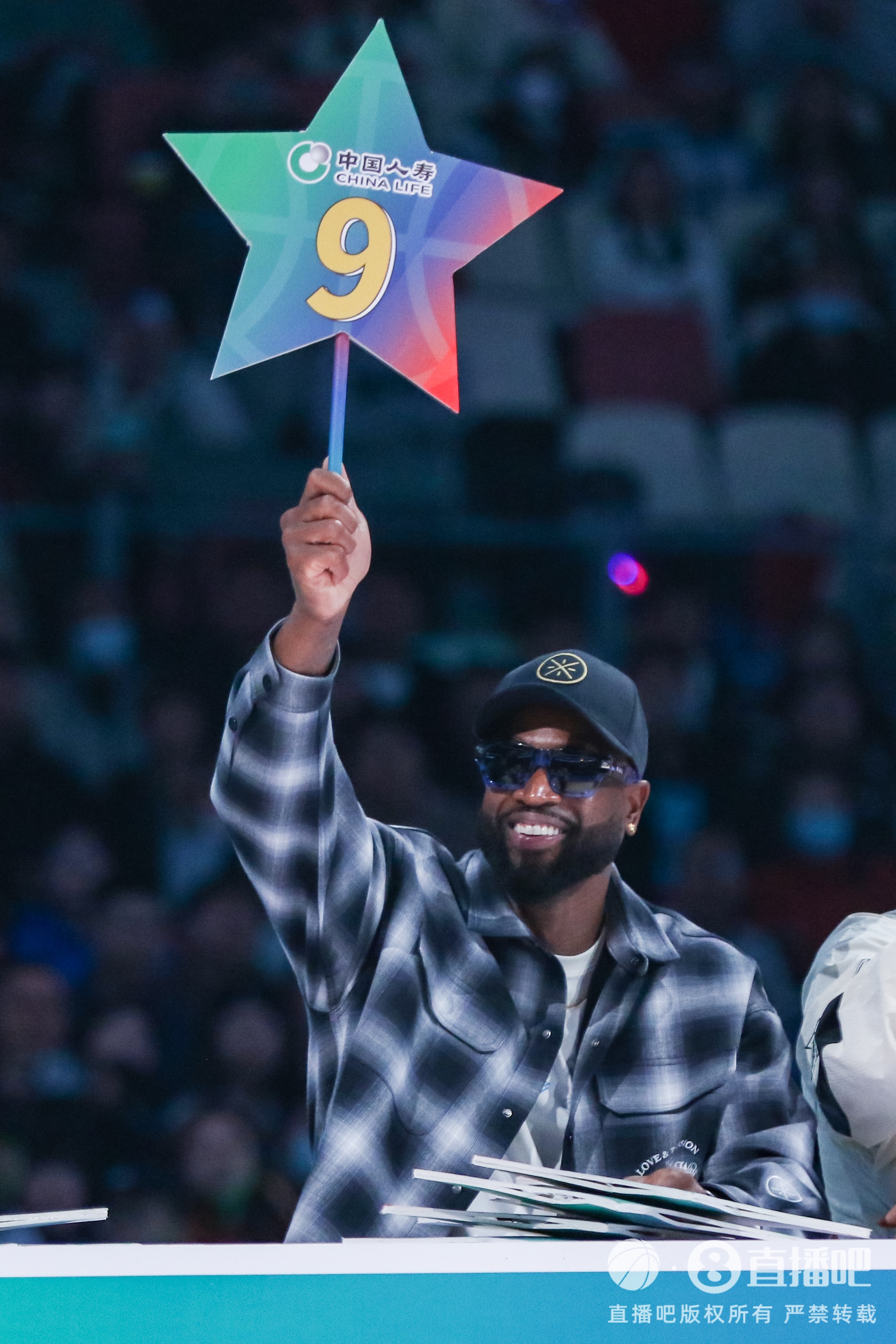 韋德抨擊部分球迷：別以為看過(guò)幾場(chǎng)球就懂NBA 那是不尊重這項(xiàng)運(yùn)動(dòng)