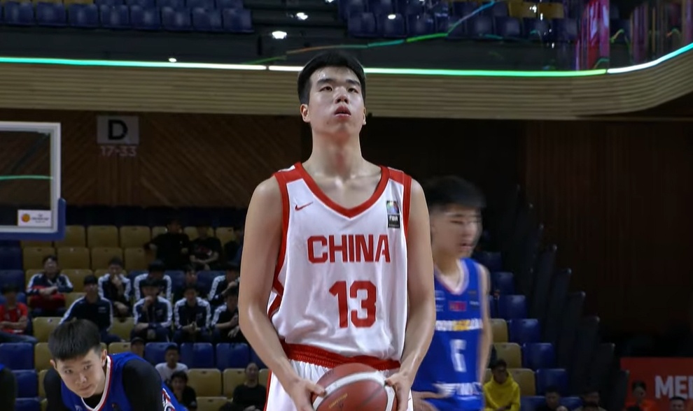 挑大梁！張懿趙杰首節(jié)8中3拿到7分2板 得分占全隊(duì)一半