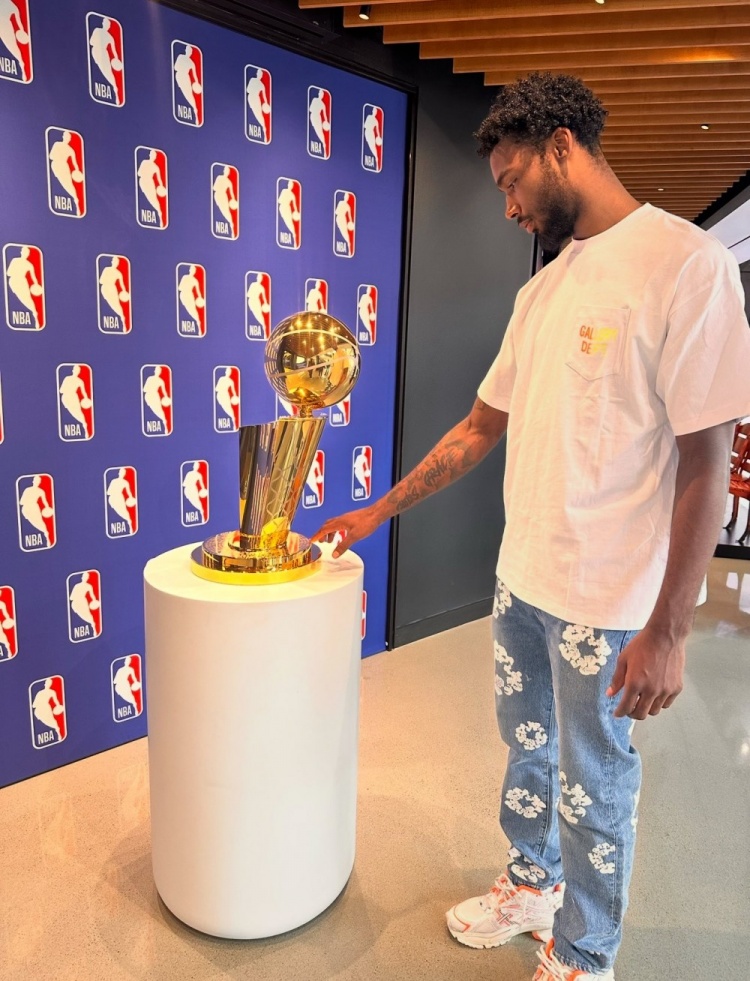 你對(duì)下賽季NBA最大膽的預(yù)測(cè)是什么？伊森母親：吾兒染指冠軍獎(jiǎng)杯