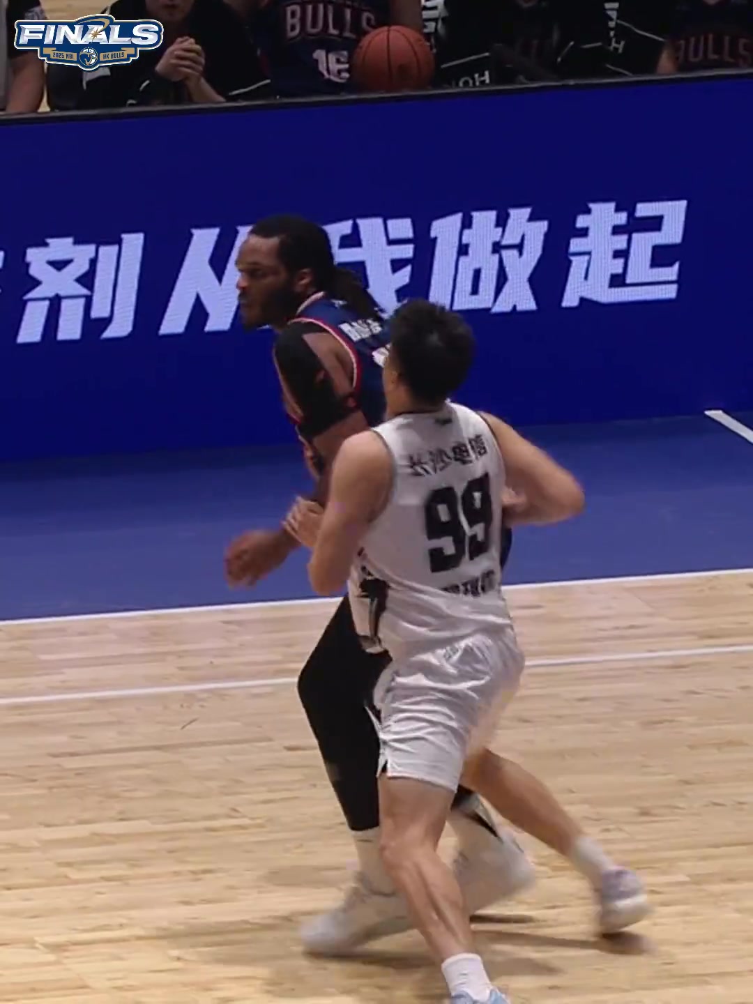 總決賽G3戰(zhàn)勝長沙勇勝！一起跟隨視頻回顧金牛球員高光表現(xiàn)！