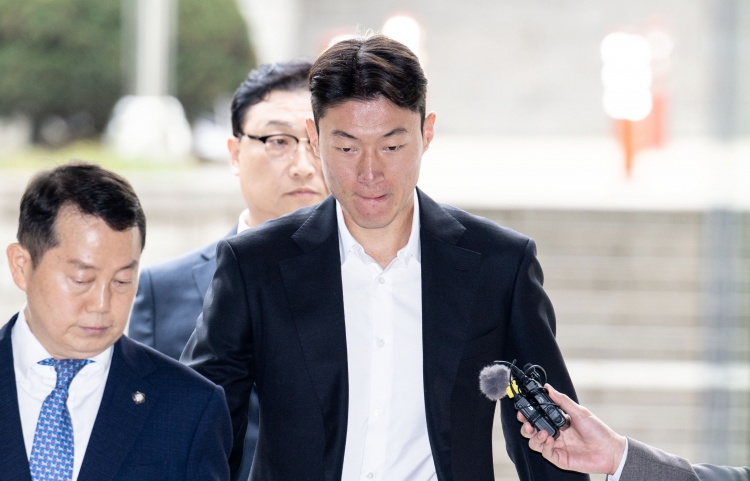 非法拍性愛視頻！韓足協(xié)官方：黃義助被永久除名，在國內(nèi)遭禁足