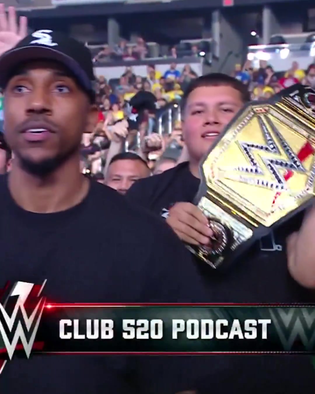 忠實(shí)摔迷！哈利伯頓和蒂格現(xiàn)場觀戰(zhàn)WWE“摔角狂歡”賽事