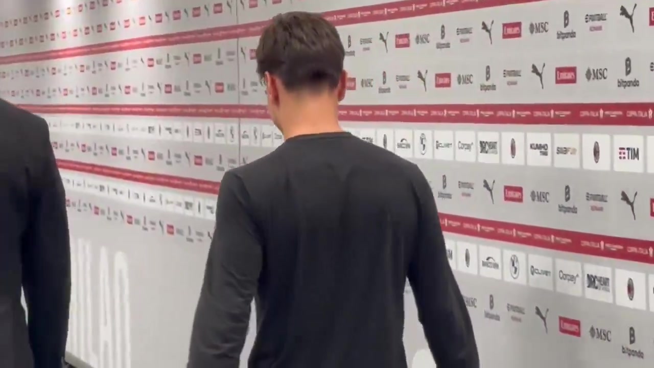 米蘭傷員亞沙里在圣西羅露面，回應(yīng)記者提問：挺好的，好多了