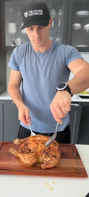 郵報：前英超球員皮尤退役后成為美食博主，分享健康食譜并教做菜